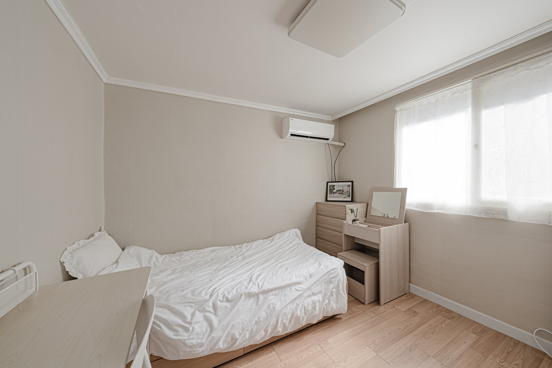 Private Room in a Shared House Near Apgujeong Rodeo